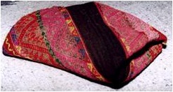 A closed paq'okuna mesa with the outer cloth folded in the traditional manner.